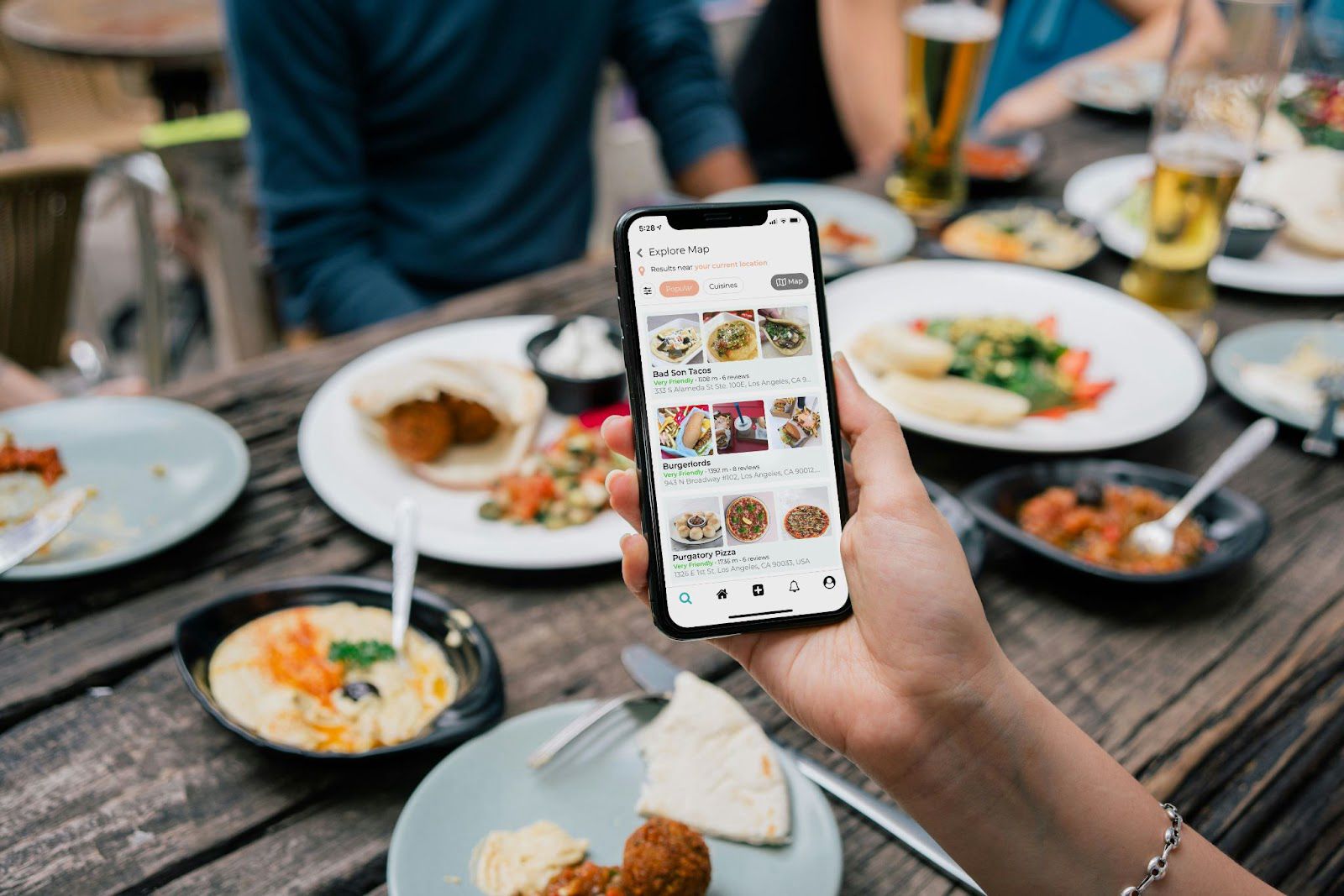 Bares e restaurantes podem envolver potenciais clientes por meio  de uma presença digital atraente e interativa. (Foto: Unsplash)